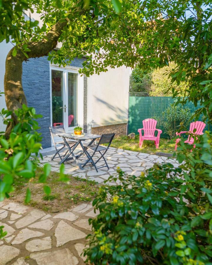Studio Au Calme Tout Confort Proche Des Plages - Jardin Wifi Parking Fréjus Eksteriør bilde